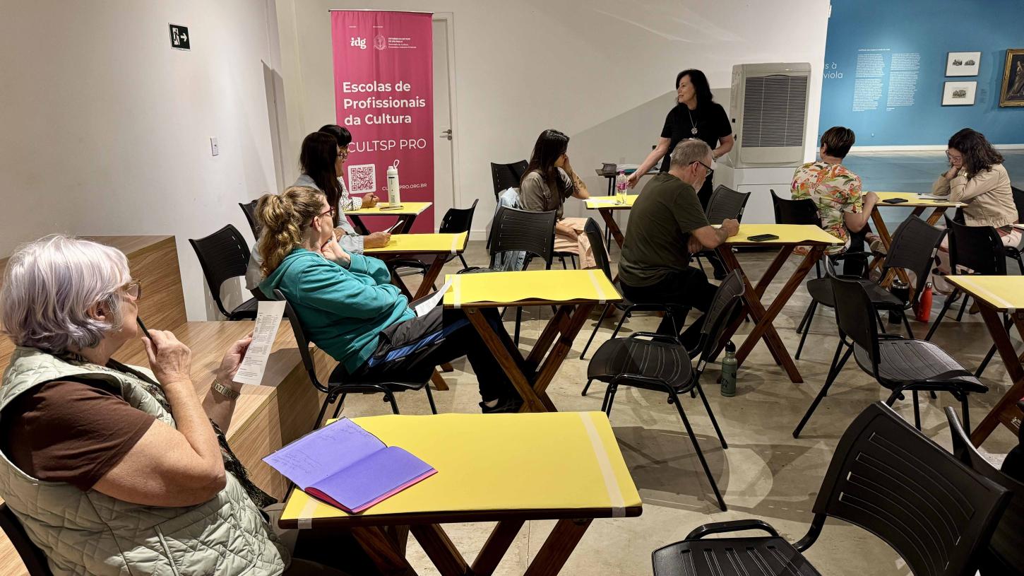 Pinacoteca recebe artistas e iniciantes para curso sobre técnicas de ateliê