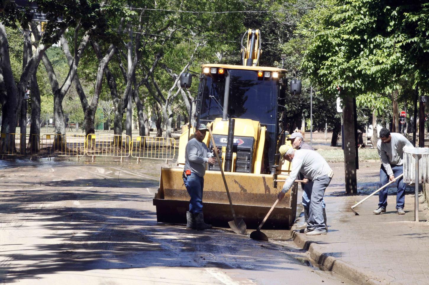 Prefeitura segue com limpeza em áreas atingidas pelo transbordamento do rio Piracicaba