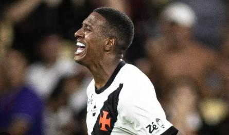 Robert Renan, do Vasco, se envolve em acidente de carro no Rio de Janeiro