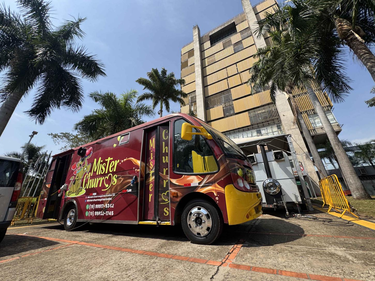 Sabores na Rua vai reunir 12 food trucks no Centro Cívico, em comemoração ao Dia do Servidor Público