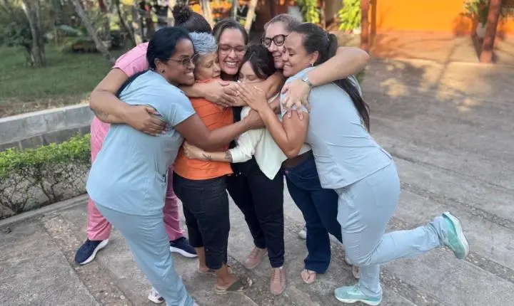 'Se não fossem elas, não sei o que seria de mim': o cuidado que chega em casa e transforma vidas