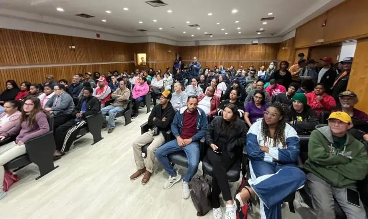 Ação realiza 107 inscrições de bolsistas da Frente de Trabalho no Encceja