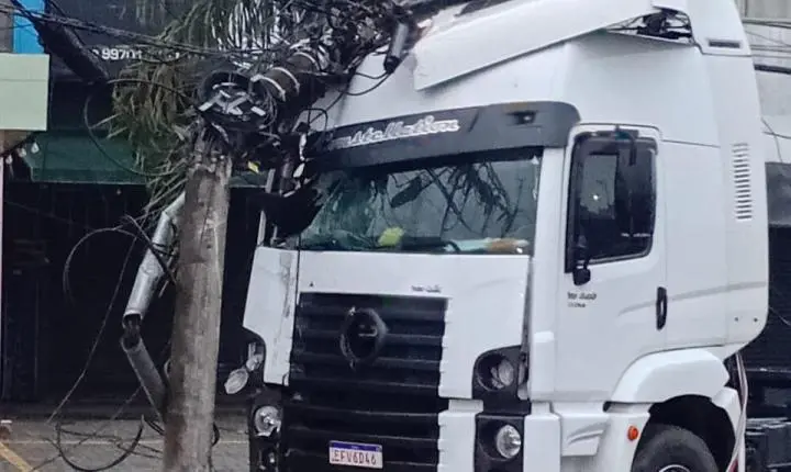 Acidente na Avenida Dois Córregos 