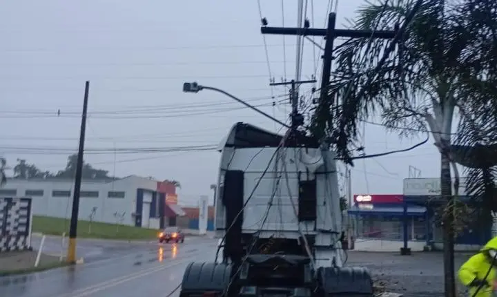 Acidente na Avenida Dois Córregos 