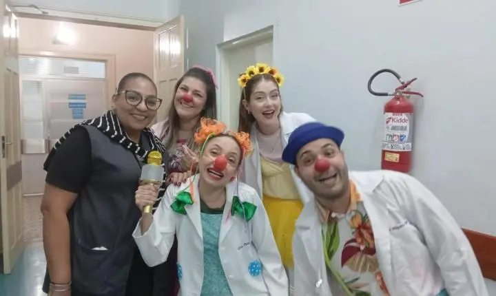 Cai-pira Palhaços leva alegria e humanização aos pacientes da Santa Casa