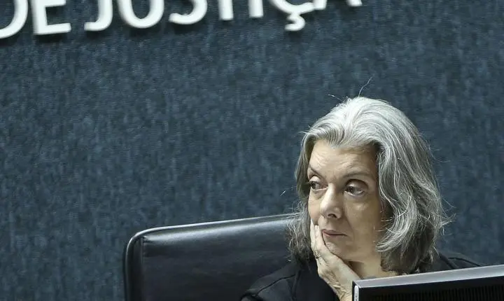 Cármen Lúcia vota por derrubar flexibilização da Lei da Ficha Limpa 