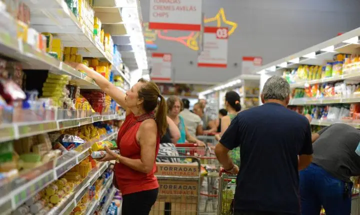 Cesta básica fica mais cara em 17 capitais brasileiras em junho