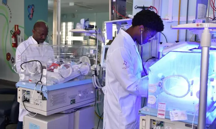 Exemplo que se torna vocação: pai e filho seguem juntos o caminho da Pediatria na Santa Casa