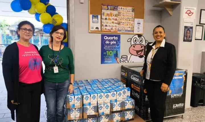 Fundo Social recebe 4.800 litros de leite arrecadados em campanha de aniversário do Delta Supermercados