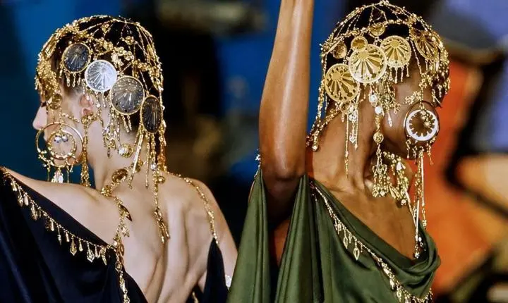 Met Gala 2027: John Galliano inspira tema e ganha grande exposição
