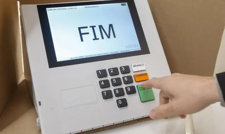 Nas 2 primeiras horas de votação, 467 urnas foram substituídas