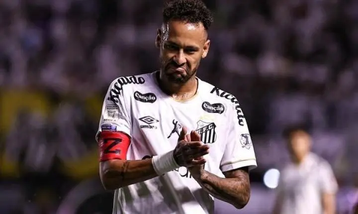 Neymar é denunciado por infringir lei Vini Jr e pode pegar até seis jogos de suspensão