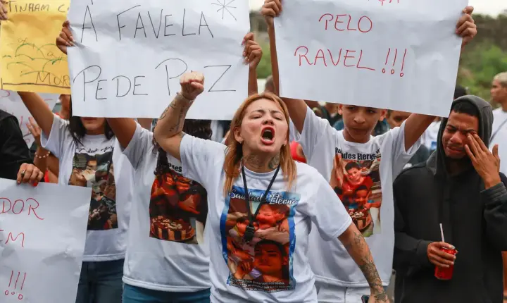 Nove em cada dez moradores de comunidade reprovam operações violentas