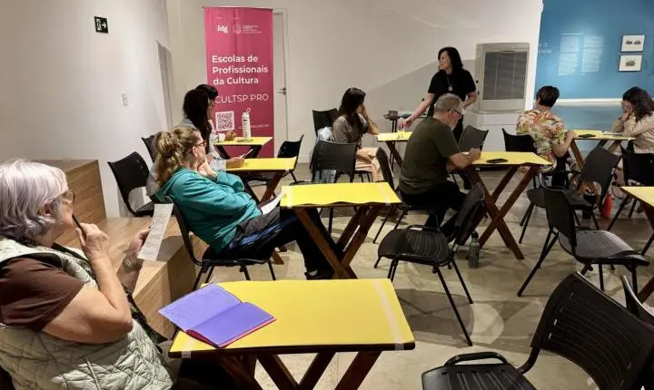 Pinacoteca recebe artistas e iniciantes para curso sobre técnicas de ateliê