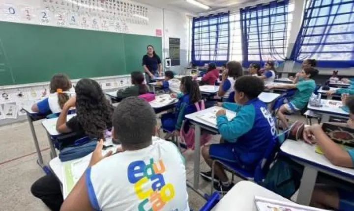 Piracicaba abre processo seletivo com 120 vagas para professores e salário de R$ 4 mil