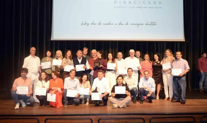 Prefeitura homenageia médicos e cirurgiões-dentistas e anuncia responsáveis técnicos das unidades de saúde