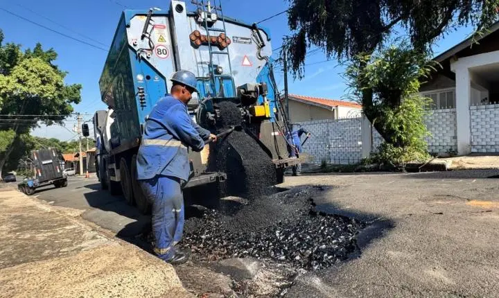  Prefeitura intensifica manutenção viária e atende 32 vias de 23 bairros
