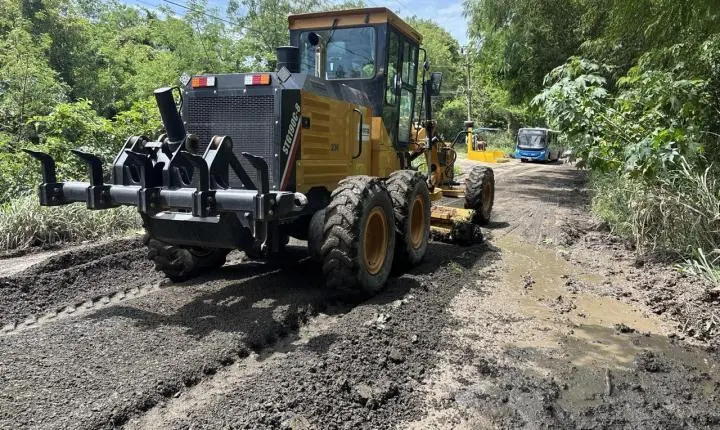 Prefeitura intensifica trabalhos de recuperação de estradas rurais por conta das chuvas