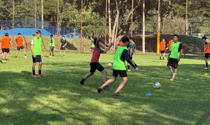 Prefeitura oferece aulas gratuitas de futebol masculino, a partir dos 14 anos