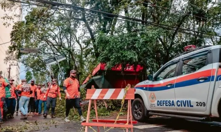 Reconstrução de áreas atingidas por temporal em Ribeirão Preto conta com força-tarefa de engenharia e apoio do Governo de SP aos municípios
