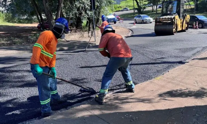 Rua Santa Catarina começa a receber novo asfalto