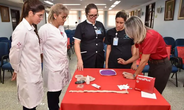 Santa Casa de Piracicaba promove atualização sobre cuidados com pacientes ostomizados