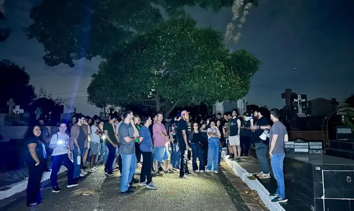 Secretaria de Turismo realiza passeio noturno gratuito e guiado no Cemitério da Saudade