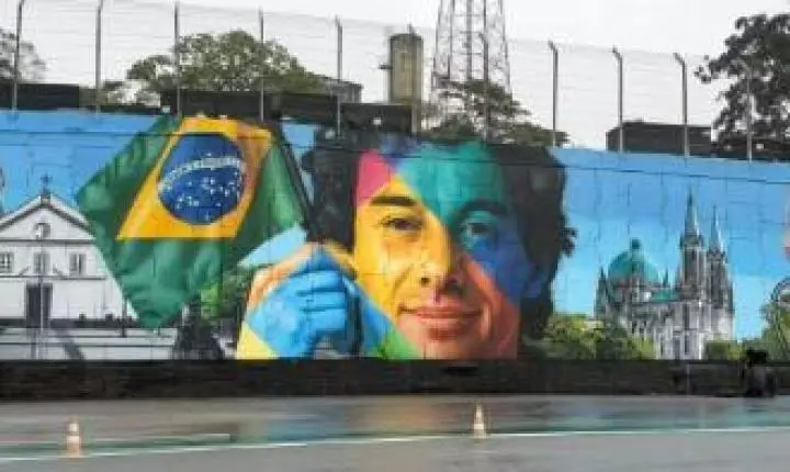 Sob chuva, Interlagos inaugura mural de 2 mil m² em homenagem a Ayrton Senna