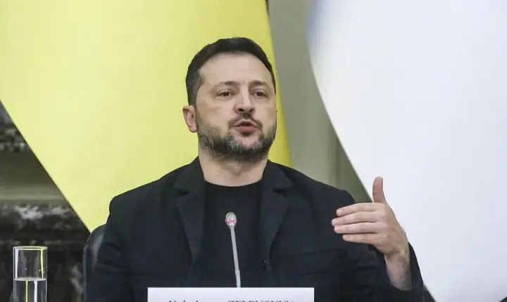 Zelensky faz alerta sobre riscos de reunião entre EUA, Rússia e China