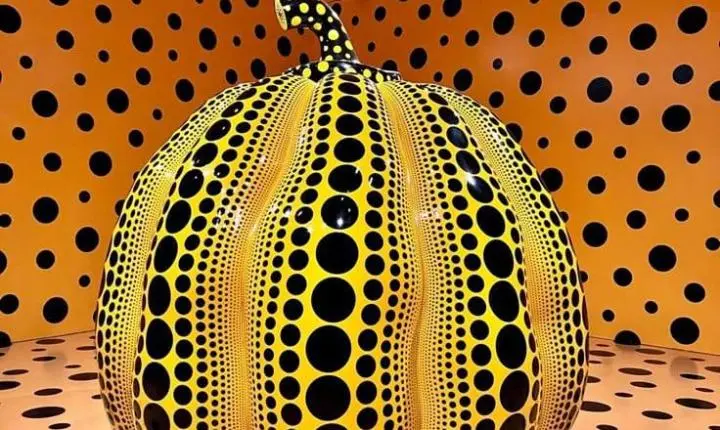 Yayoi Kusama: uma vida dedicada à arte e ao infinito